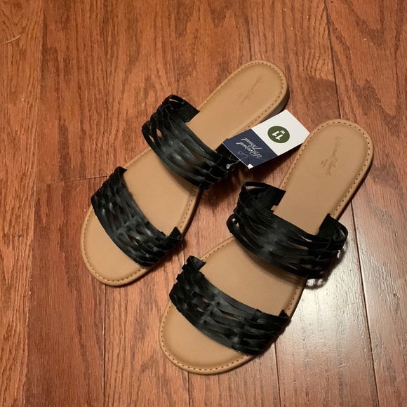 Universal Thread Shoes - NWT Universal Thread black faux leather Addie slide sandals size 11W (wide)